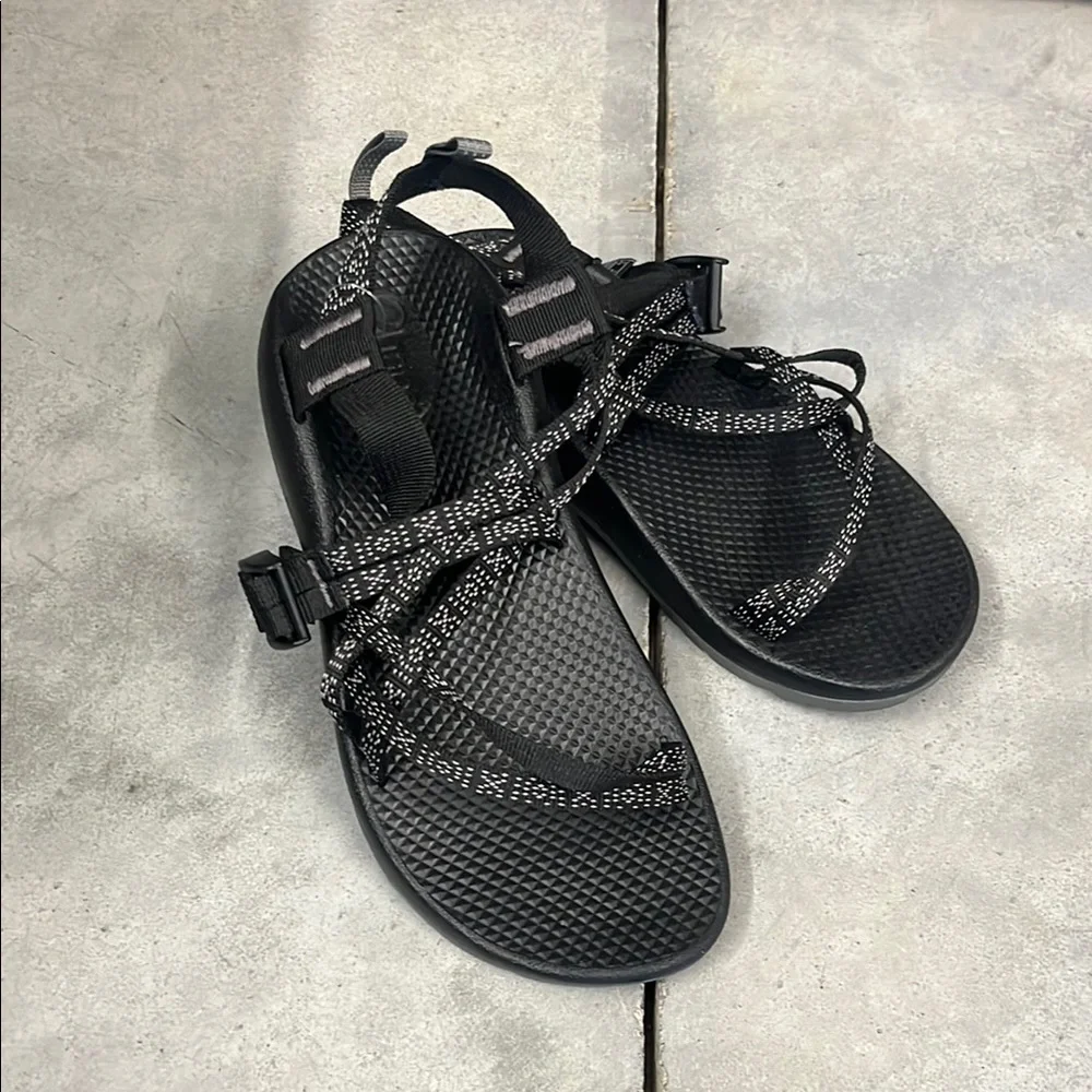 New Chaco ZX1 EcoTread Strappy Outdoor Sandals Kid 6 Woman 7-7.5 Black White
